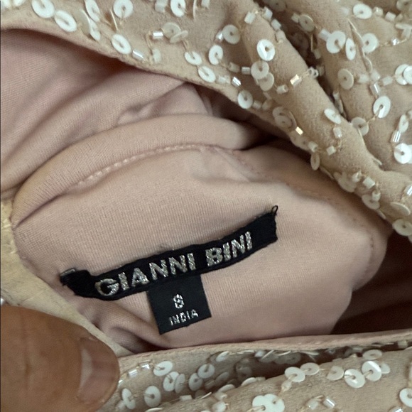 Size 8 cream beaded Gown one row of beads missing - Picture 6 of 6